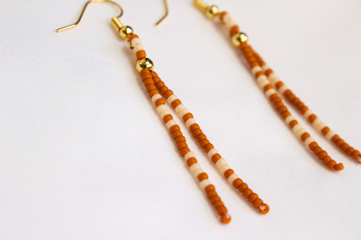 Burnt Orange & White Beaded Earrings - Cualli Co.