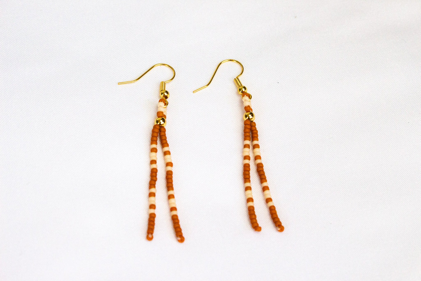 Burnt Orange & White Beaded Earrings - Cualli Co.